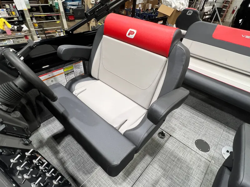 Slide: The Image of Princecraft Ventura 230 WRL Deckboat & Mercury 4-Stroke EFI 2026 - 14