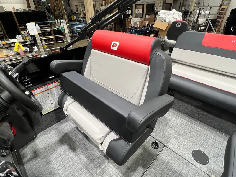 Slide: The Image of Princecraft Ventura 230 WRL Deckboat & Mercury 4-Stroke EFI 2026 - 15