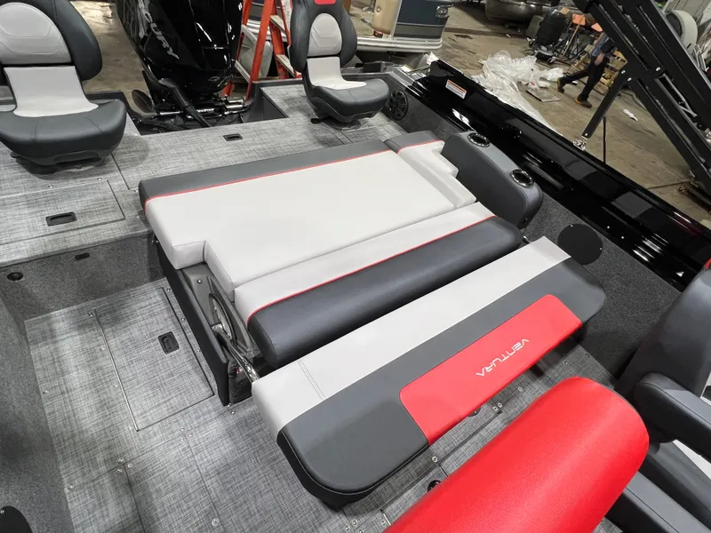 Slide: The Image of Princecraft Ventura 230 WRL Deckboat & Mercury 4-Stroke EFI 2026 - 20