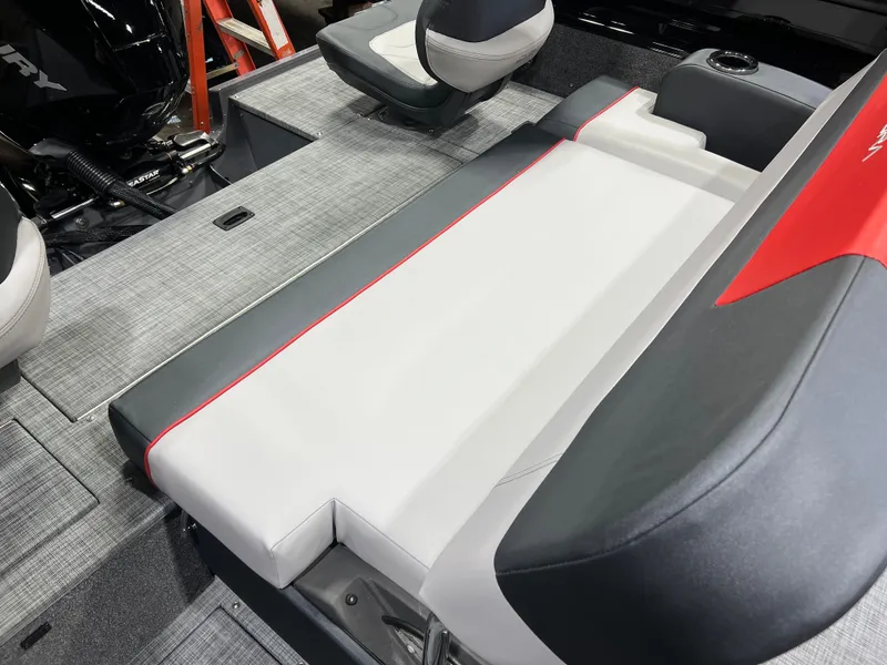 Slide: The Image of Princecraft Ventura 230 WRL Deckboat & Mercury 4-Stroke EFI 2026 - 22