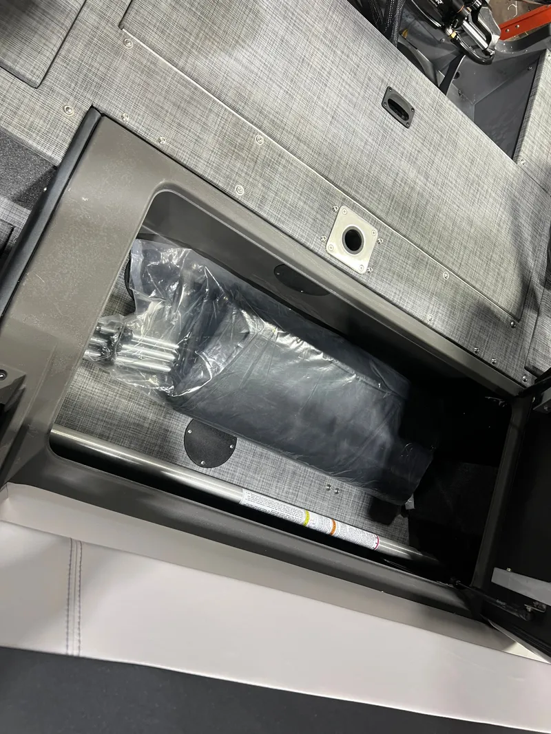 Slide: The Image of Princecraft Ventura 230 WRL Deckboat & Mercury 4-Stroke EFI 2026 - 23