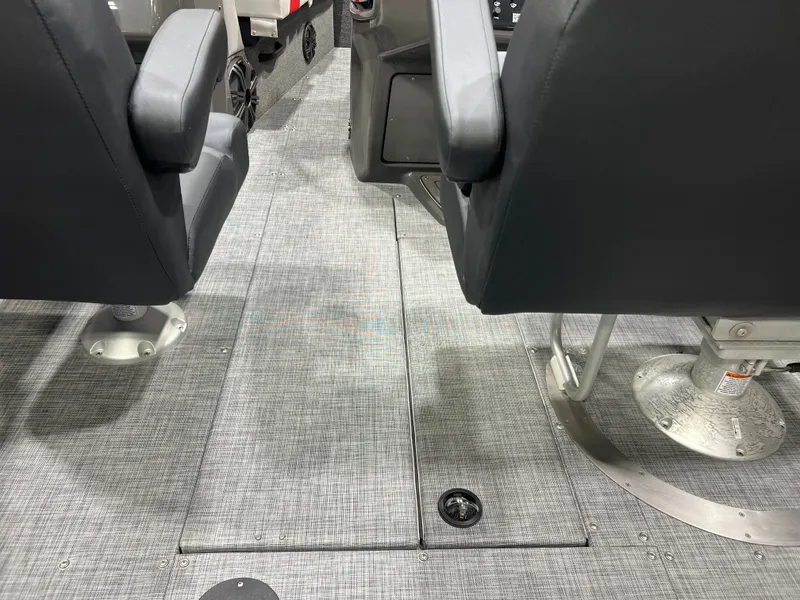 Slide: The Image of Princecraft Ventura 230 WRL Deckboat & Mercury 4-Stroke EFI 2026 - 26