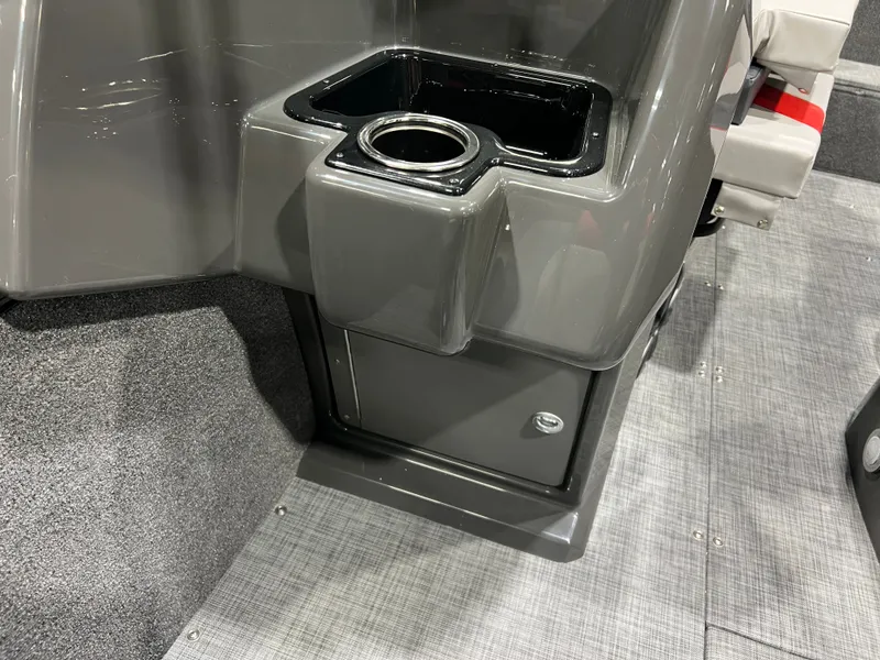 Slide: The Image of Princecraft Ventura 230 WRL Deckboat & Mercury 4-Stroke EFI 2026 - 32