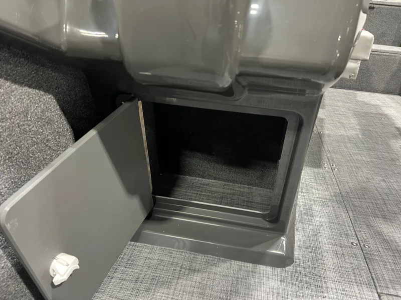 Slide: The Image of Princecraft Ventura 230 WRL Deckboat & Mercury 4-Stroke EFI 2026 - 33