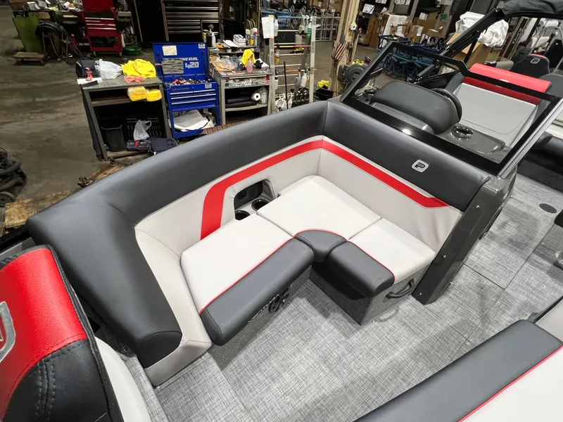 Slide: The Image of Princecraft Ventura 230 WRL Deckboat & Mercury 4-Stroke EFI 2026 - 9