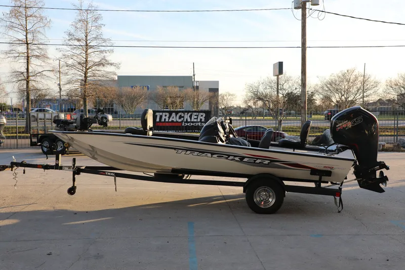 Slide: The Image of Tracker 190 2024 - 13