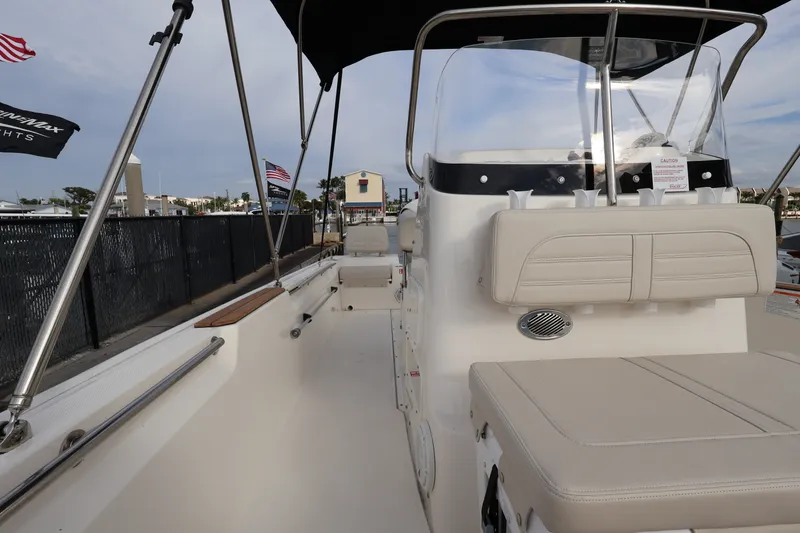 Slide: The Image of Boston Whaler 190 Montauk 2026 - 11