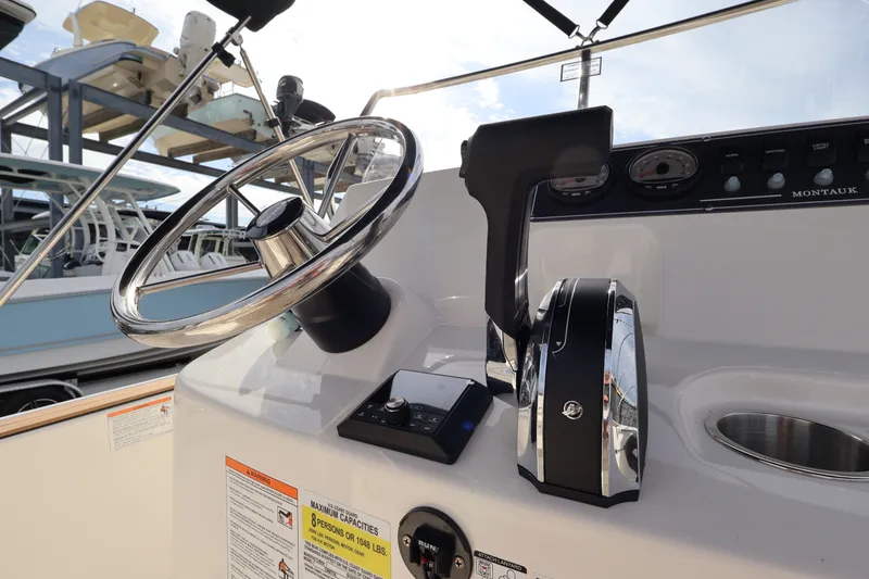 Slide: The Image of Boston Whaler 190 Montauk 2026 - 14