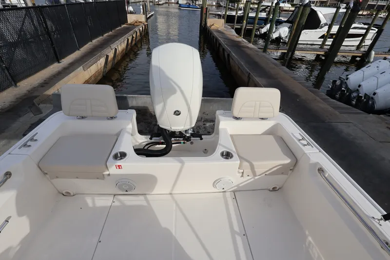 Slide: The Image of Boston Whaler 190 Montauk 2026 - 16