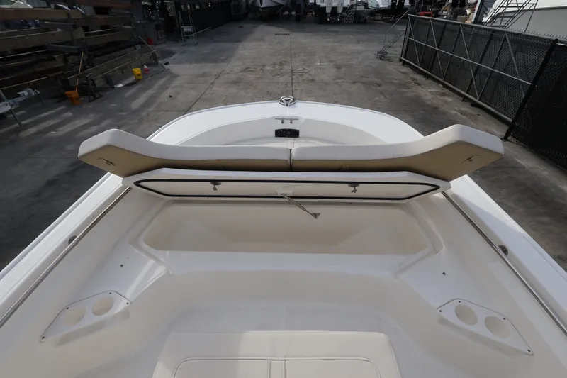 Slide: The Image of Boston Whaler 190 Montauk 2026 - 19