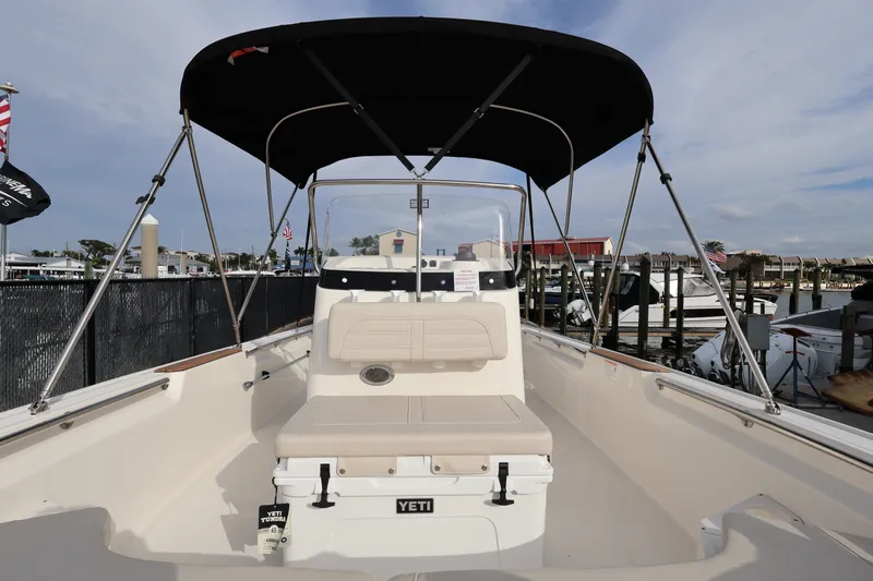 Slide: The Image of Boston Whaler 190 Montauk 2026 - 8