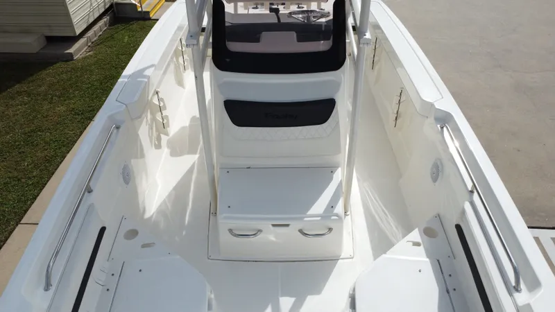 Slide: The Image of Bayliner T-22 2022 - 21