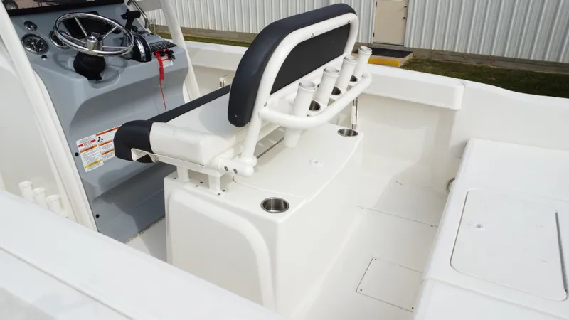 Slide: The Image of Bayliner T-22 2022 - 26