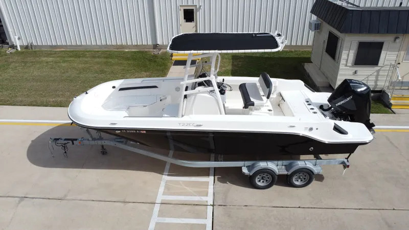 Slide: The Image of Bayliner T-22 2022 - 12