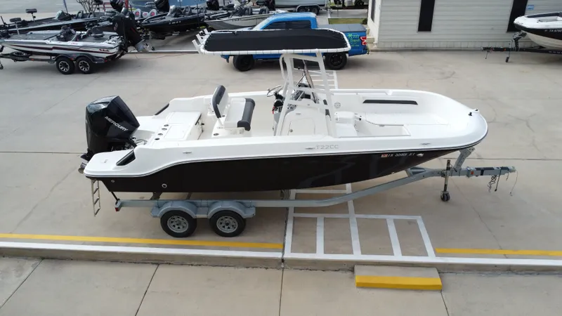 Slide: The Image of Bayliner T-22 2022 - 16
