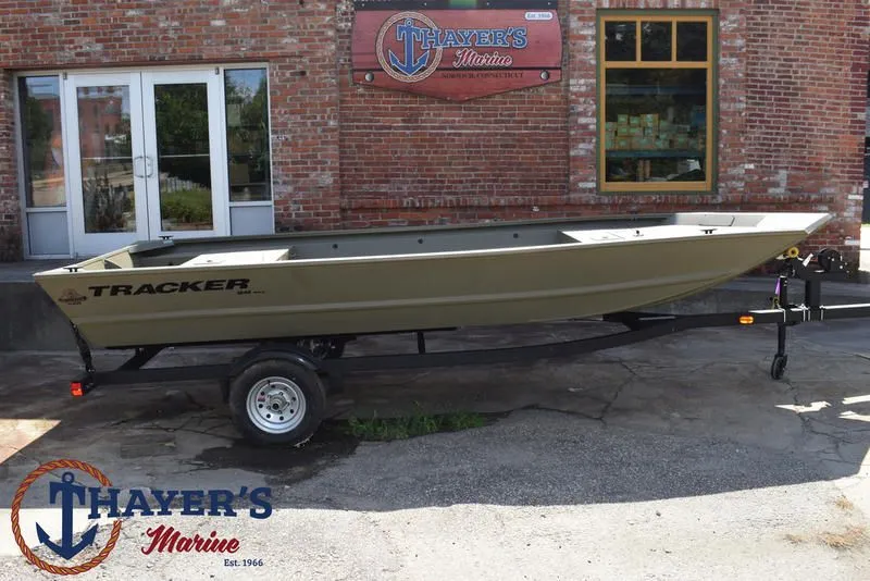 Slide: The Image of Tracker Grizzly 1648 Utility 2026 - 2