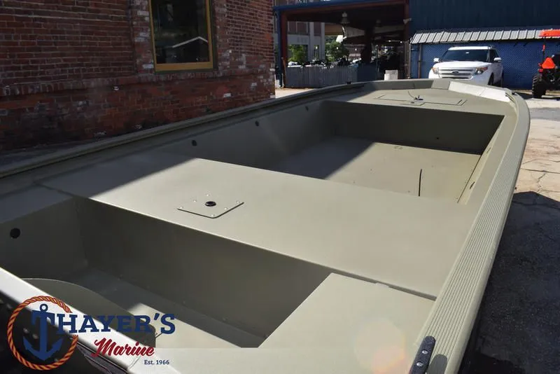 Slide: The Image of Tracker Grizzly 1648 Utility 2026 - 8