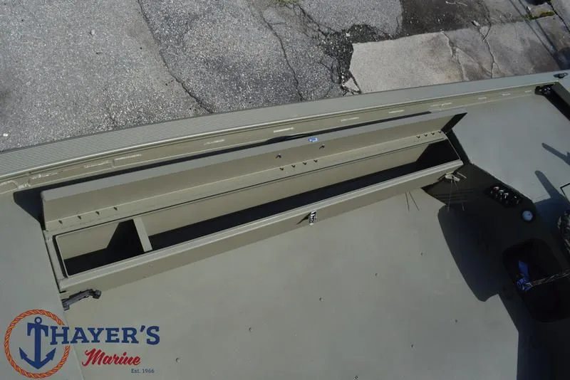 Slide: The Image of Tracker 1654 SPT 2026 - 4