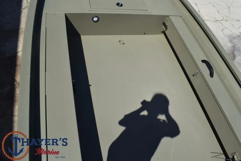 Slide: The Image of Tracker 1654 SPT 2026 - 9