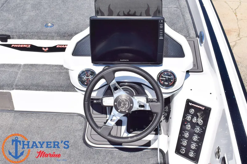 Slide: The Image of Phoenix Bass Boats 21 XE 2026 - 10