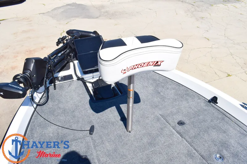 Slide: The Image of Phoenix Bass Boats 21 XE 2026 - 12