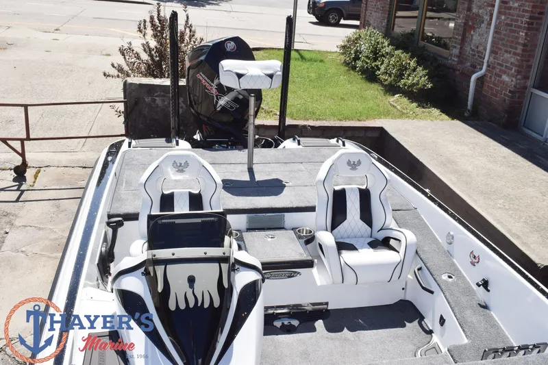 Slide: The Image of Phoenix Bass Boats 21 XE 2026 - 14