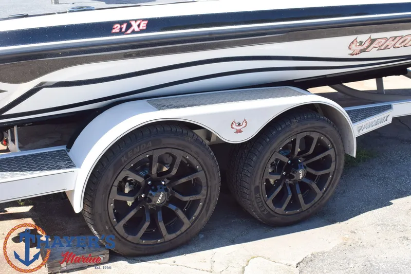 Slide: The Image of Phoenix Bass Boats 21 XE 2026 - 2