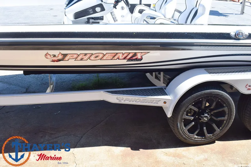 Slide: The Image of Phoenix Bass Boats 21 XE 2026 - 28
