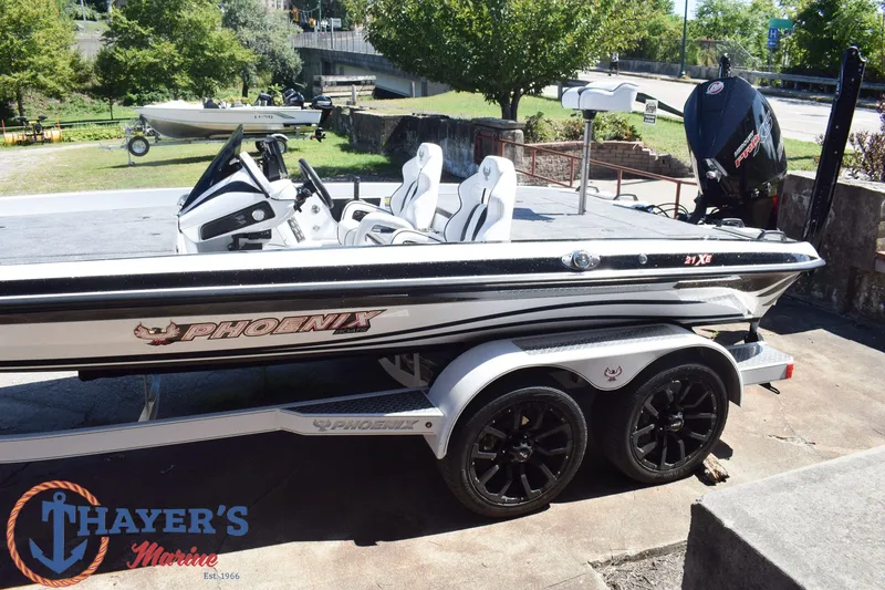 Slide: The Image of Phoenix Bass Boats 21 XE 2026 - 29