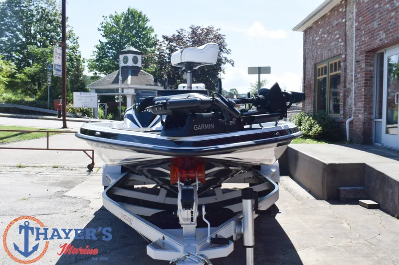 Slide: The Image of Phoenix Bass Boats 21 XE 2026 - 32