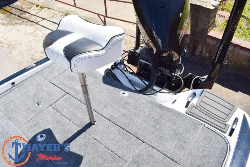 Slide: The Image of Phoenix Bass Boats 21 XE 2026 - 4