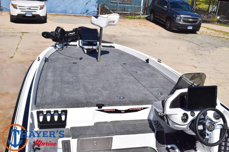 Slide: The Image of Phoenix Bass Boats 21 XE 2026 - 7