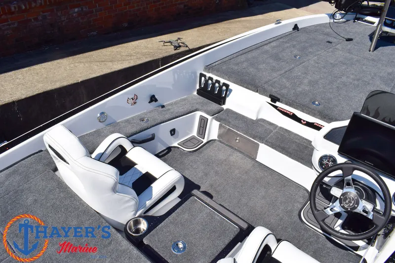 Slide: The Image of Phoenix Bass Boats 21 XE 2026 - 8