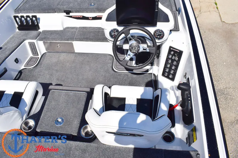 Slide: The Image of Phoenix Bass Boats 21 XE 2026 - 9