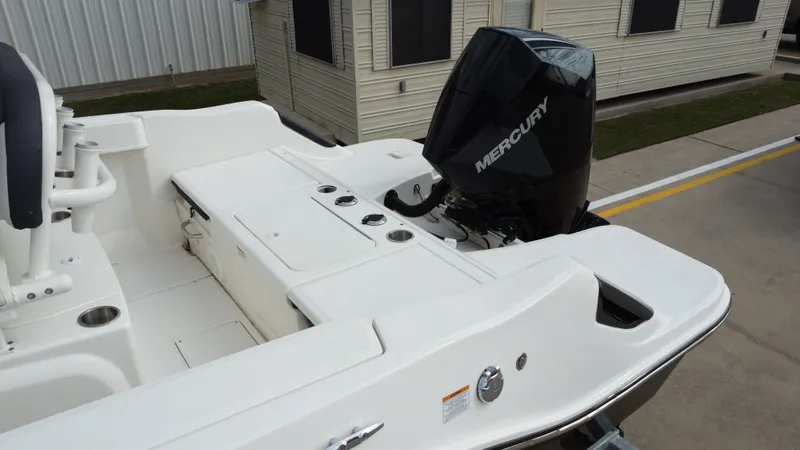 Slide: The Image of Bayliner T-22 2022 - 25