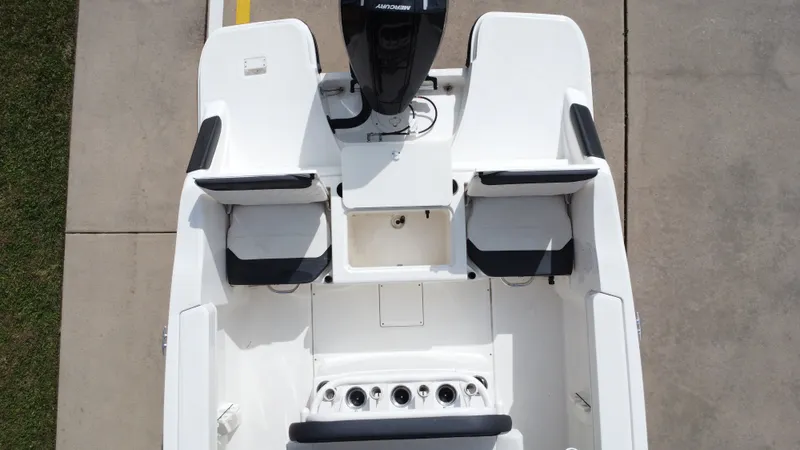 Slide: The Image of Bayliner T-22 2022 - 29