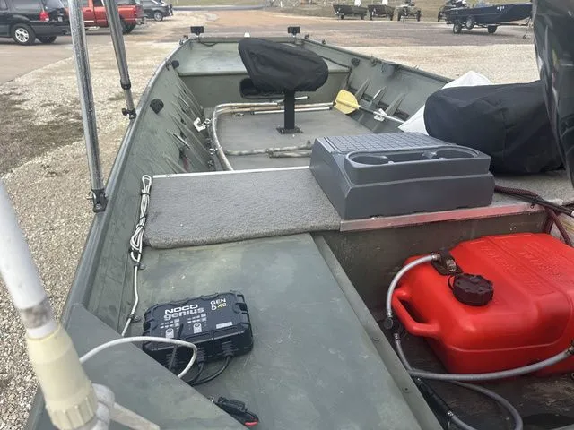 Slide: The Image of Alumacraft Angler 2020 - 3