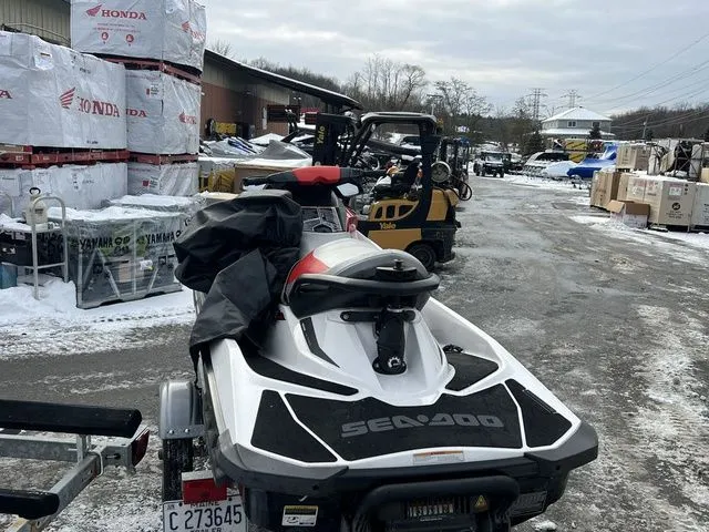 Slide: The Image of Sea-Doo 35BA - Wake 155 2011 - 10