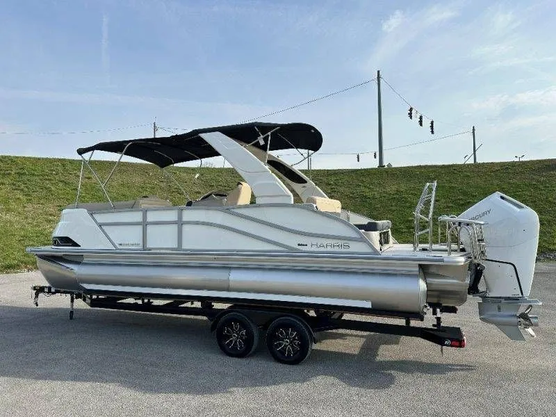 Slide: The Image of Harris Grand Mariner 230 2026 - 16