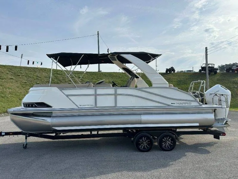 Slide: The Image of Harris Grand Mariner 230 2026 - 17