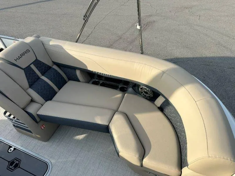 Slide: The Image of Harris Grand Mariner 230 2026 - 26