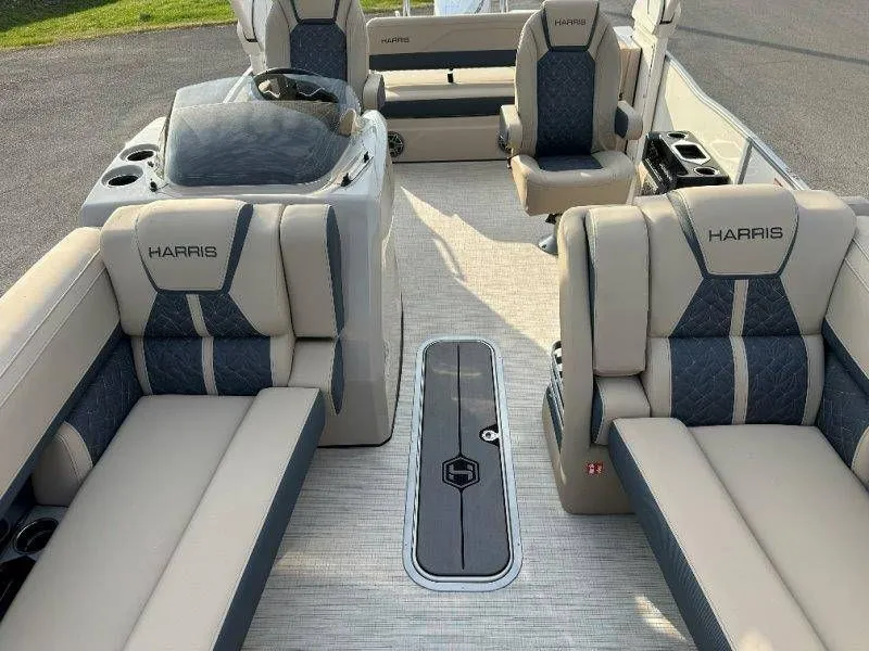 Slide: The Image of Harris Grand Mariner 230 2026 - 28