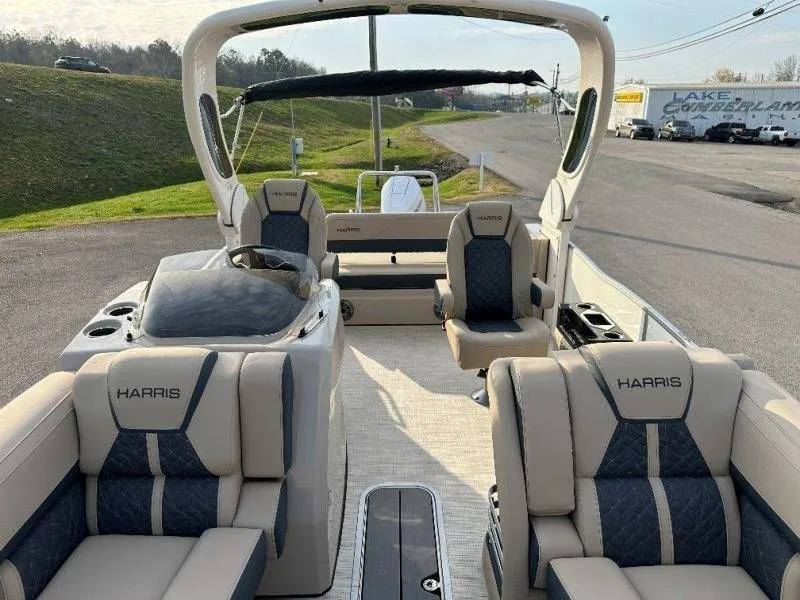 Slide: The Image of Harris Grand Mariner 230 2026 - 29