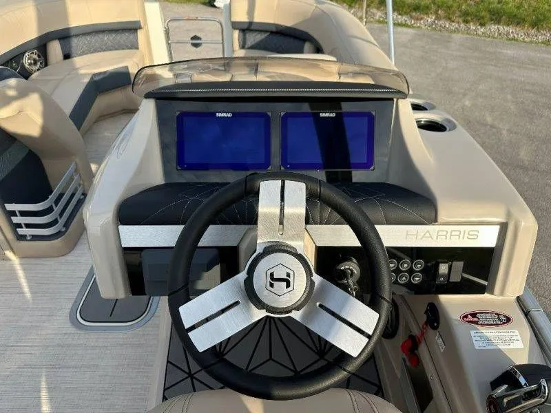 Slide: The Image of Harris Grand Mariner 230 2026 - 30