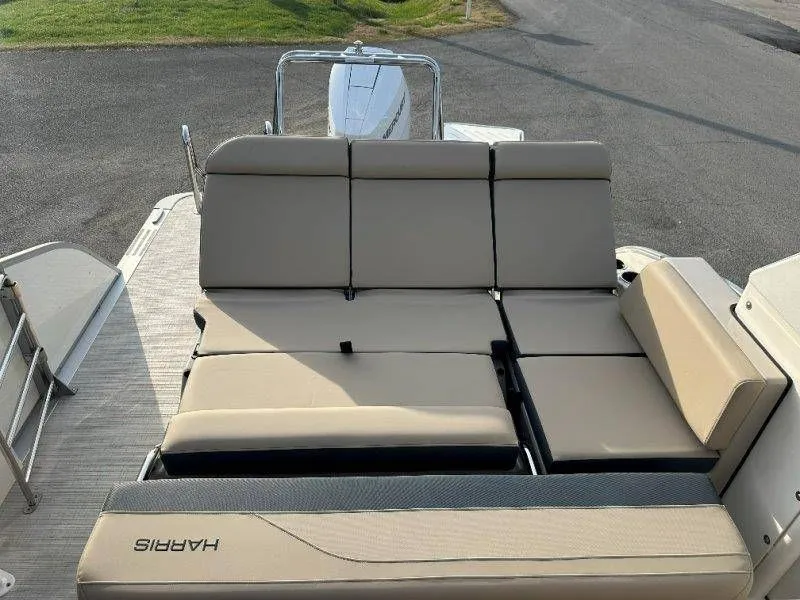 Slide: The Image of Harris Grand Mariner 230 2026 - 32