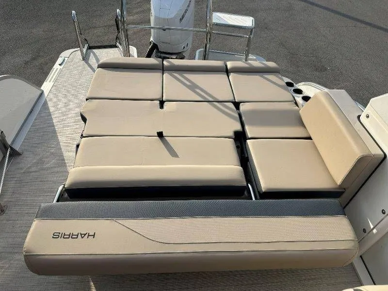 Slide: The Image of Harris Grand Mariner 230 2026 - 33