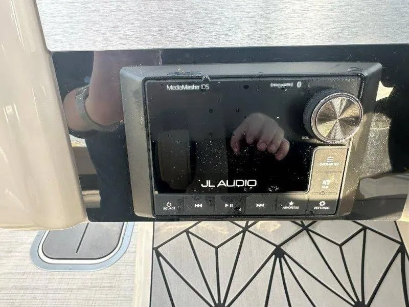 Slide: The Image of Harris Grand Mariner 230 2026 - 34