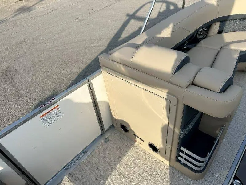 Slide: The Image of Harris Grand Mariner 230 2026 - 35