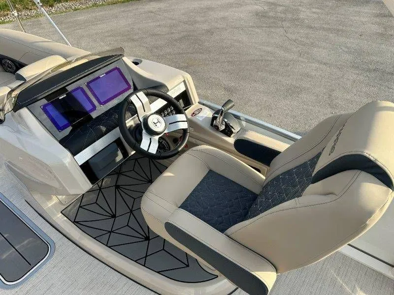 Slide: The Image of Harris Grand Mariner 230 2026 - 38