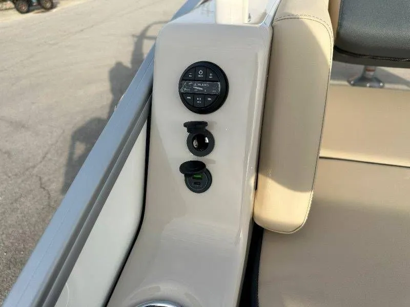 Slide: The Image of Harris Grand Mariner 230 2026 - 42